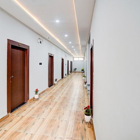 Hotel Vibe Blu- Varanasi Bagian luar foto