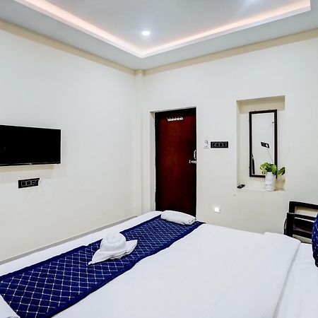Hotel Vibe Blu- Varanasi Bagian luar foto