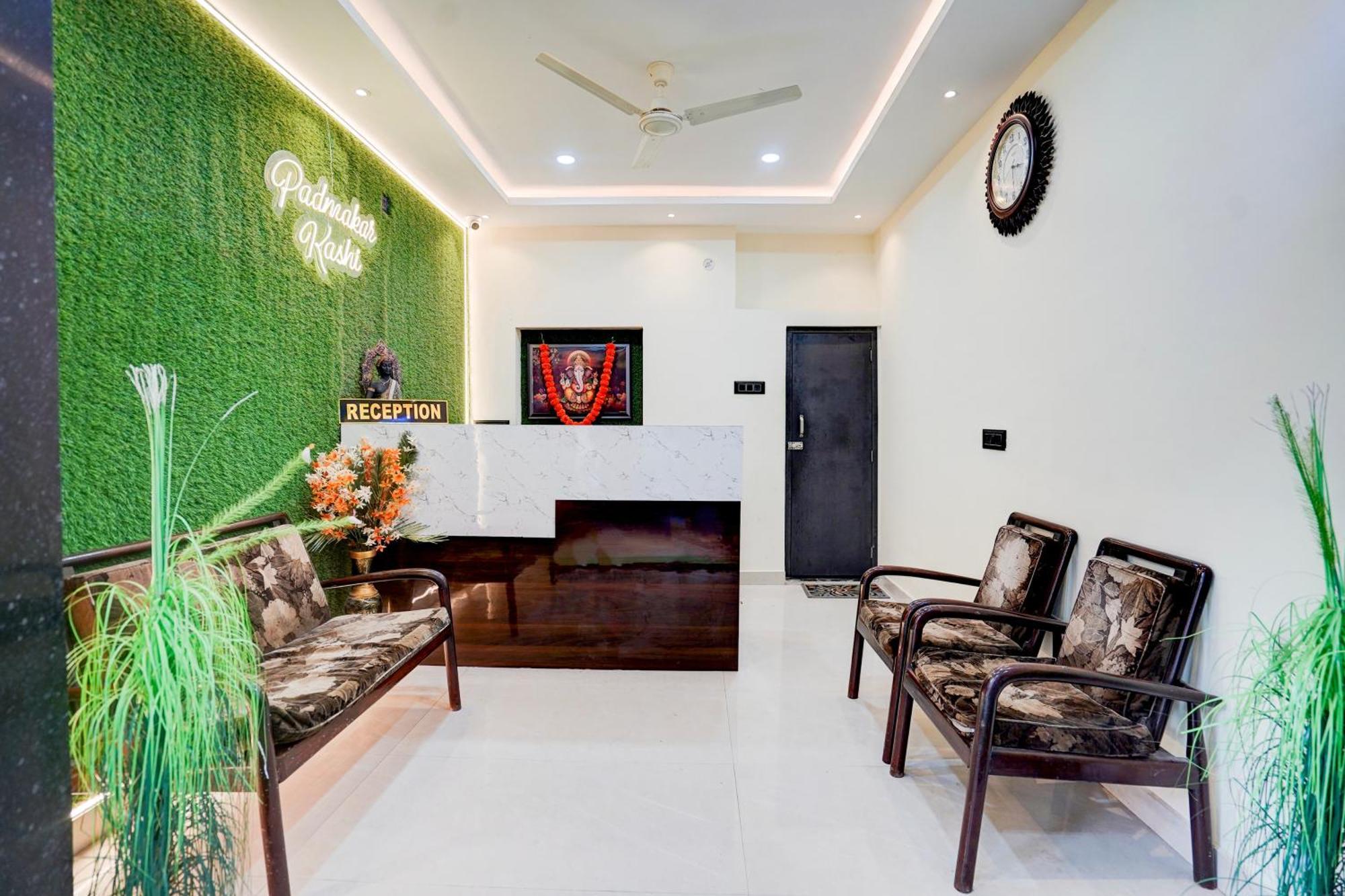 Hotel Vibe Blu- Varanasi Bagian luar foto