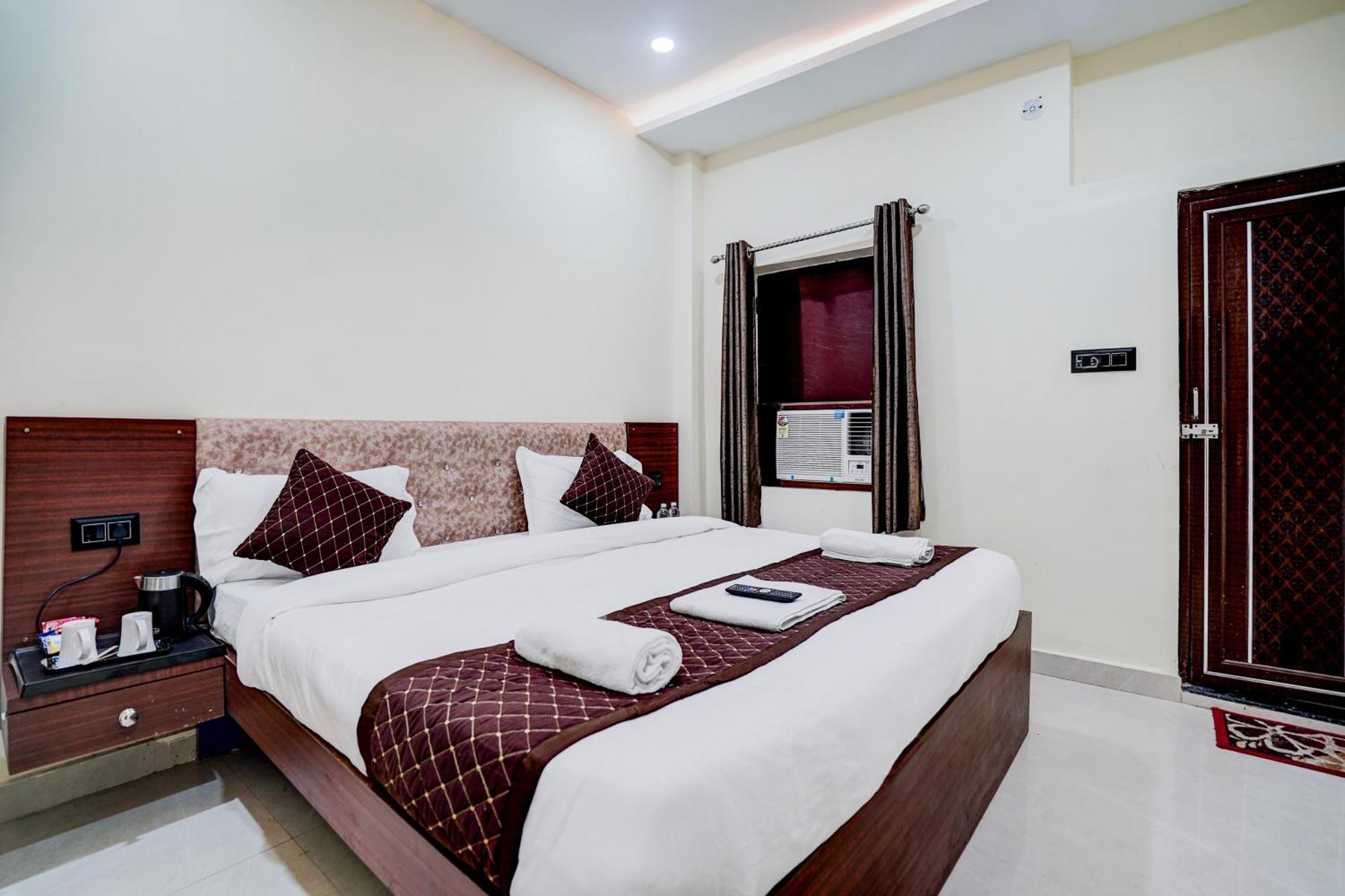 Hotel Vibe Blu- Varanasi Bagian luar foto