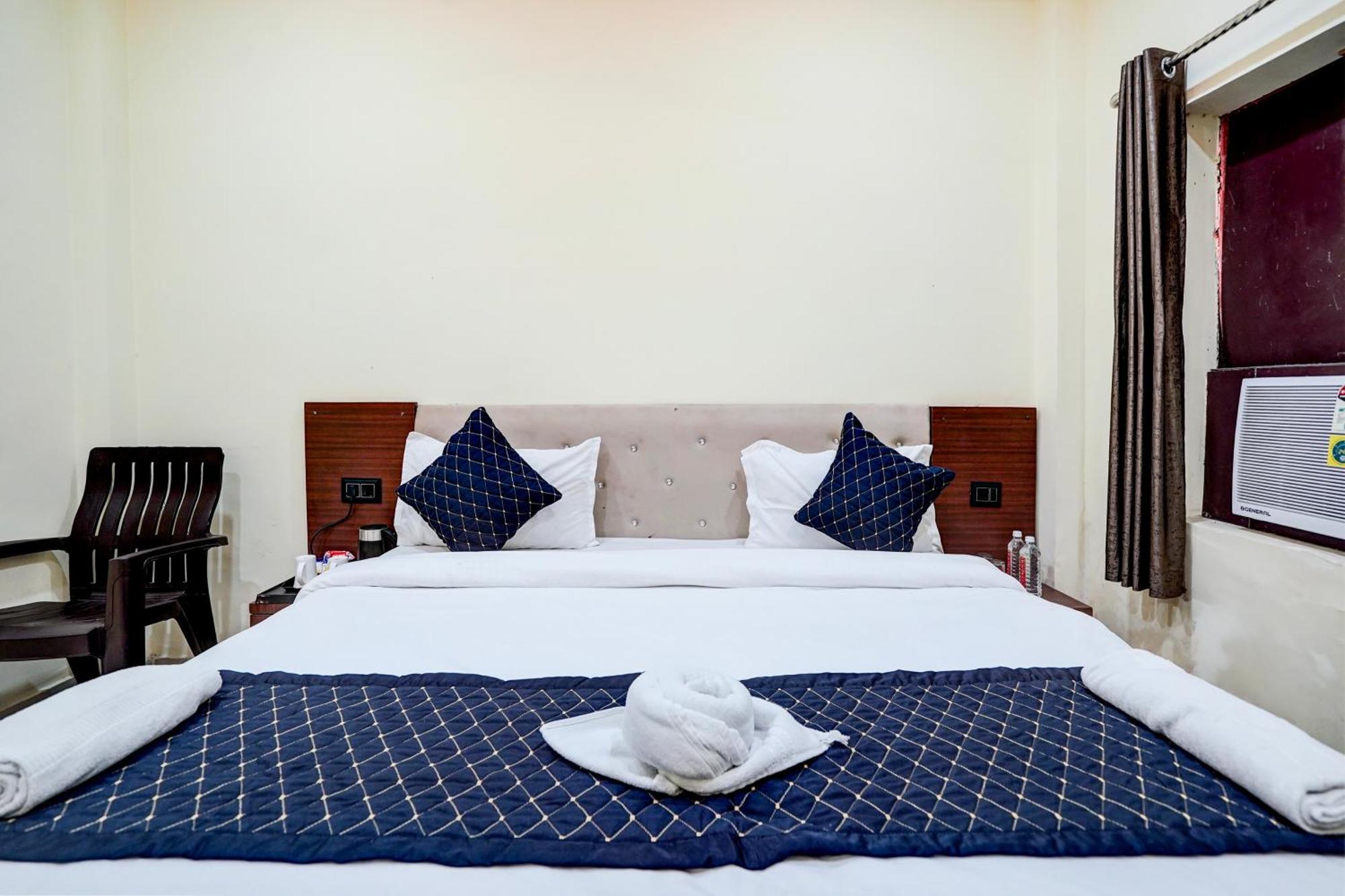 Hotel Vibe Blu- Varanasi Bagian luar foto