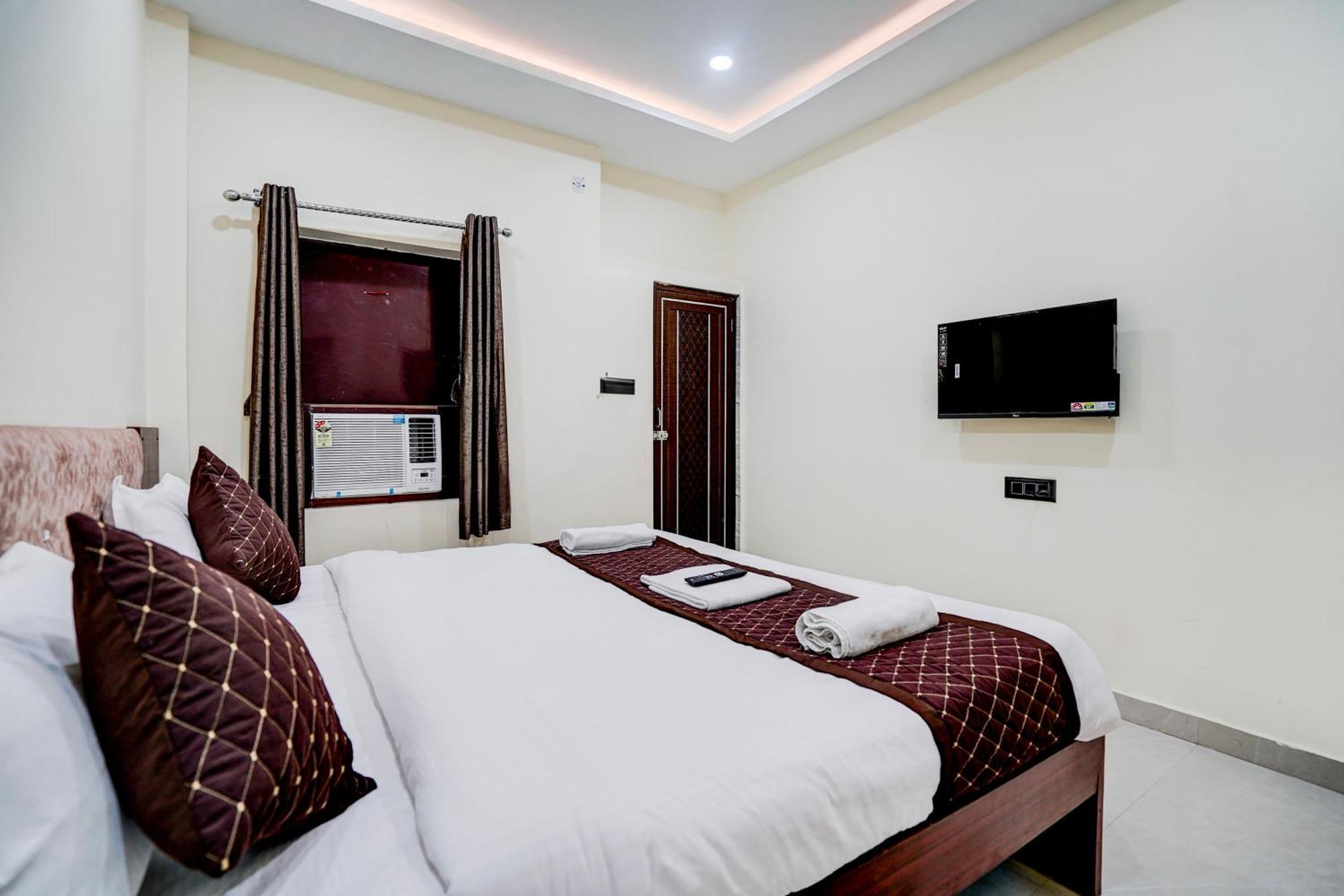 Hotel Vibe Blu- Varanasi Bagian luar foto