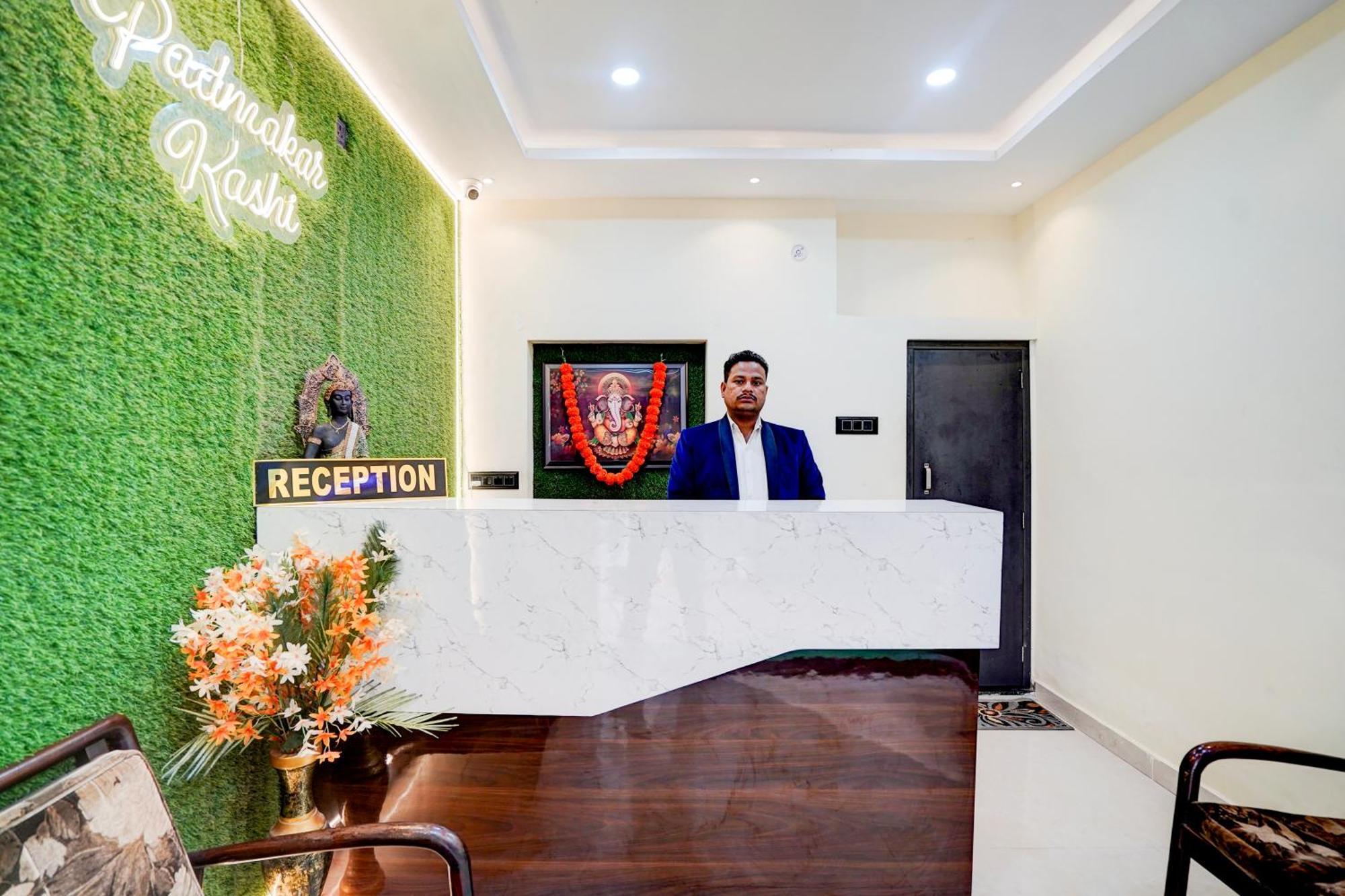 Hotel Vibe Blu- Varanasi Bagian luar foto