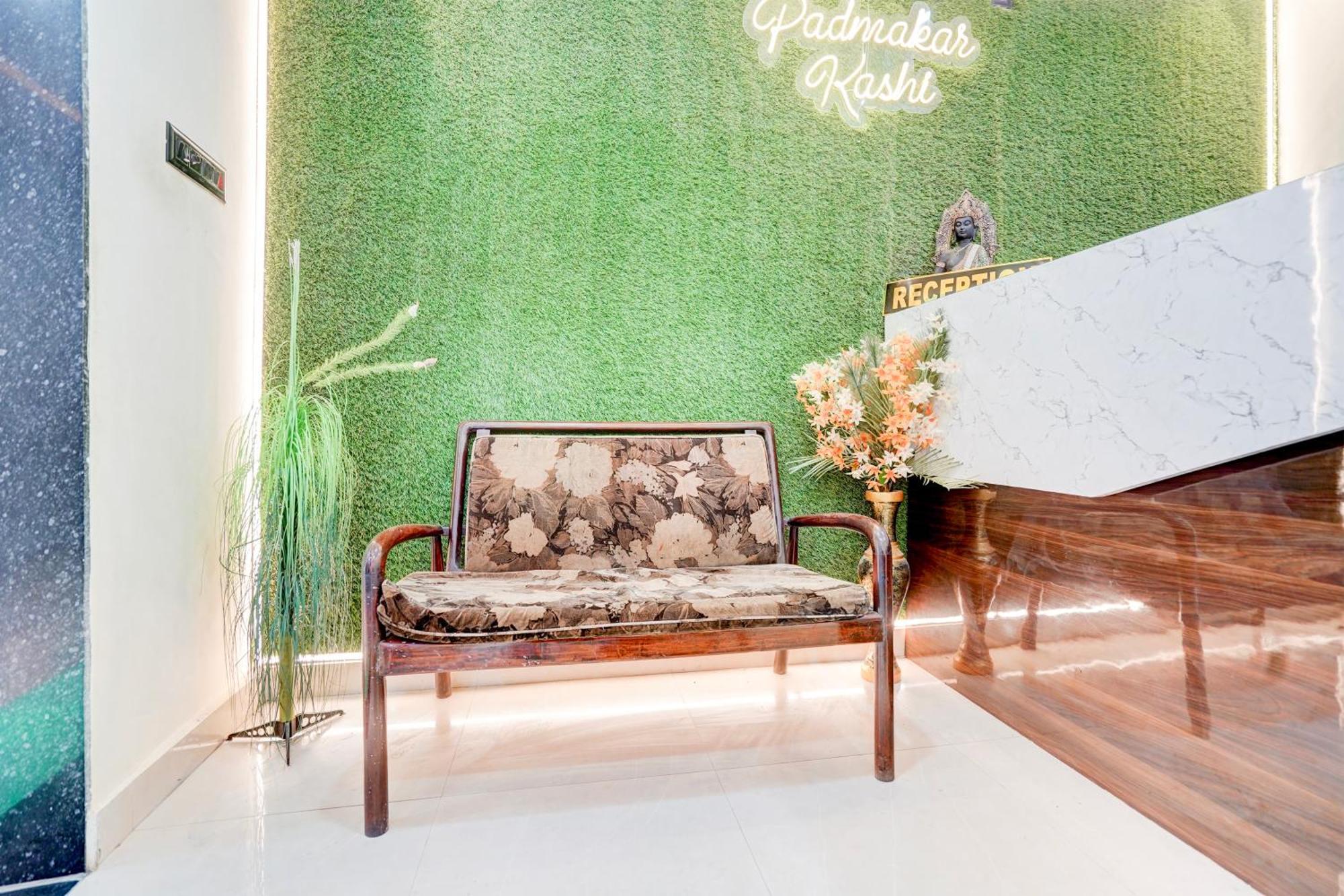Hotel Vibe Blu- Varanasi Bagian luar foto