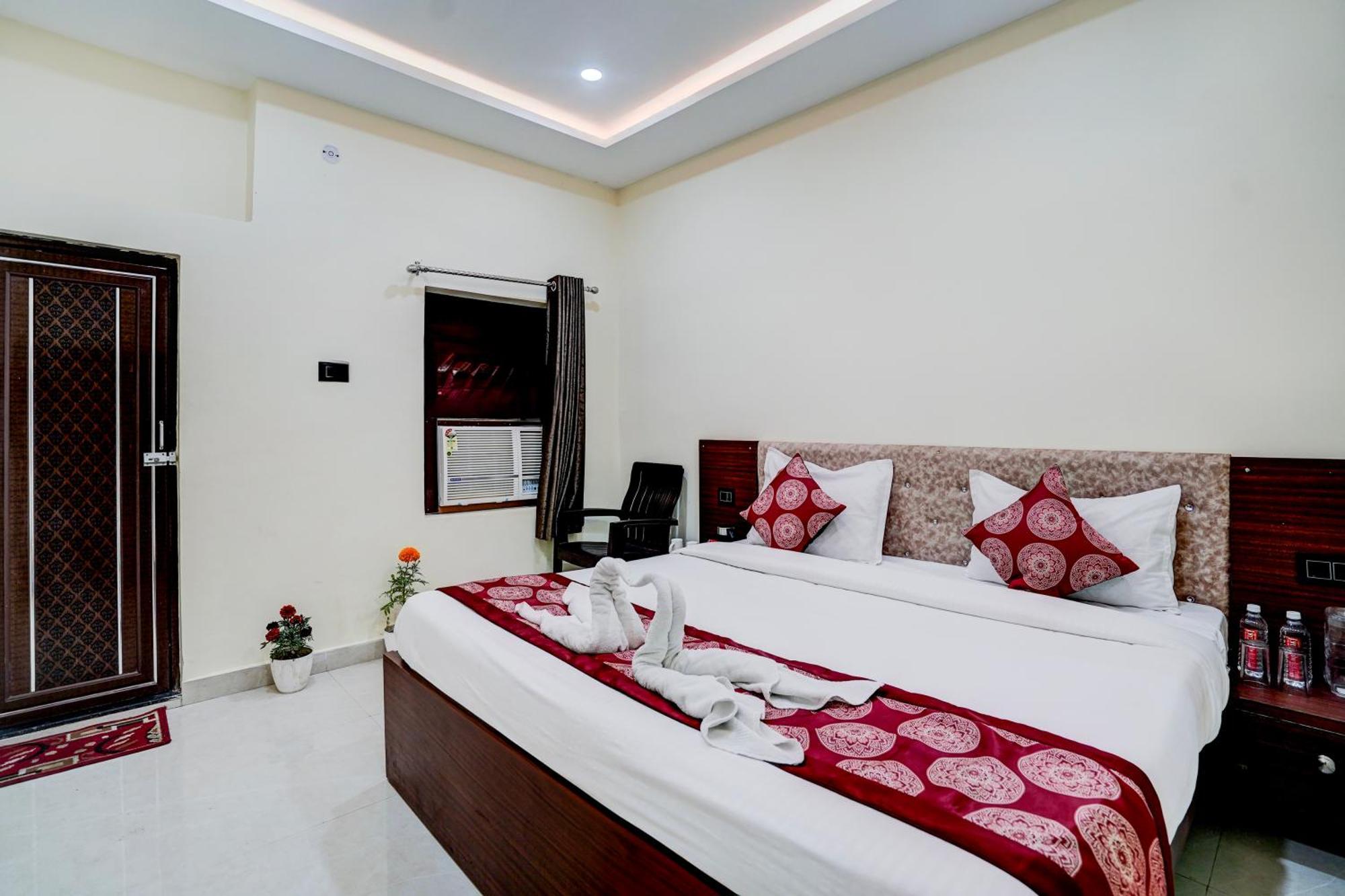 Hotel Vibe Blu- Varanasi Bagian luar foto