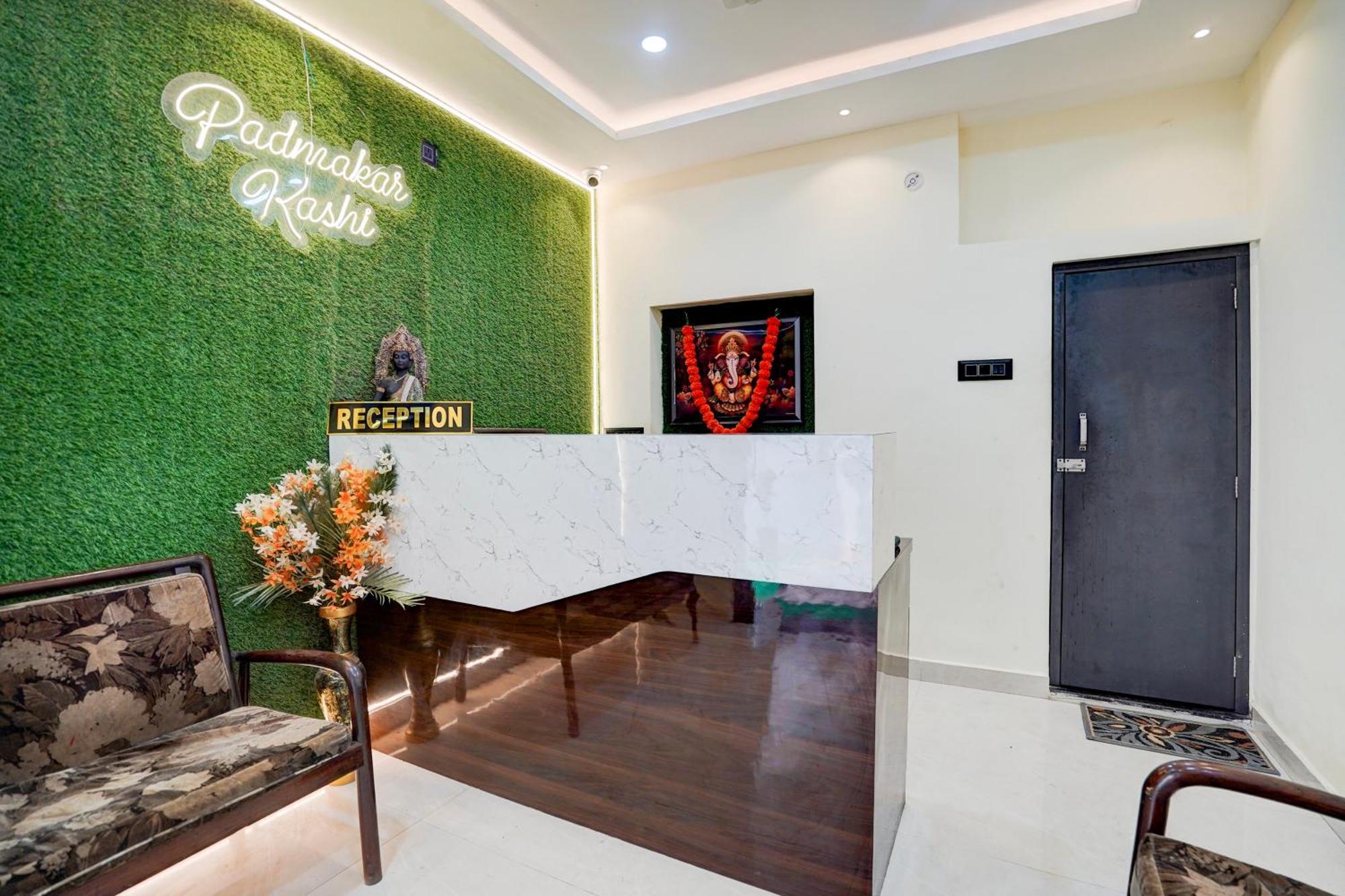 Hotel Vibe Blu- Varanasi Bagian luar foto